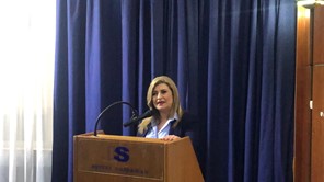 Ε. Λιακούλη από Λαμία: «Η αγκαλιά του ΠΑΣΟΚ, χωράει κάθε προοδευτικό πολίτη»